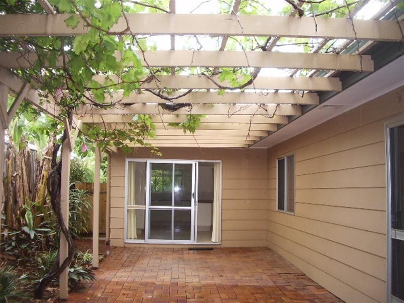 130 Bamboo Avenue, Benowa QLD 4217