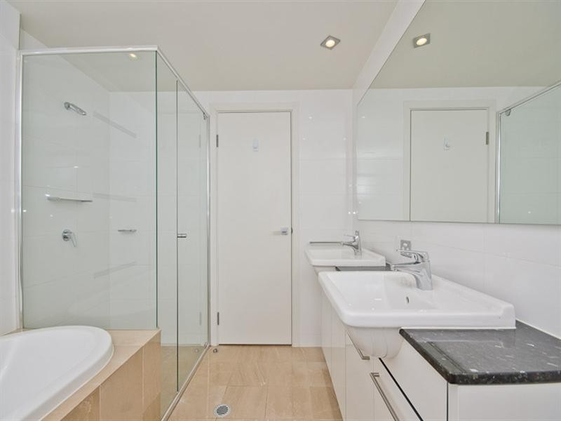 2005 “Sierra Grand”, 22 Surf Parade, Broadbeach QLD 4218