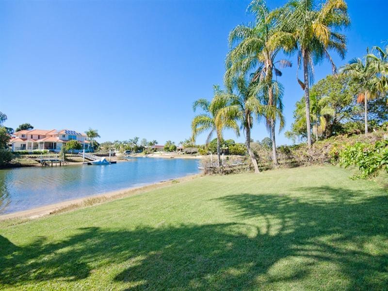 35 Bermuda Street, Broadbeach Waters QLD 4218