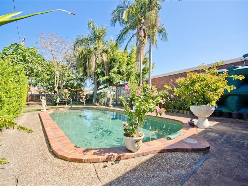 35 Bermuda Street, Broadbeach Waters QLD 4218