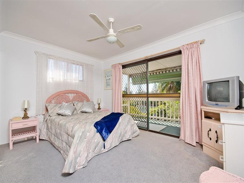 35 Bermuda Street, Broadbeach Waters QLD 4218