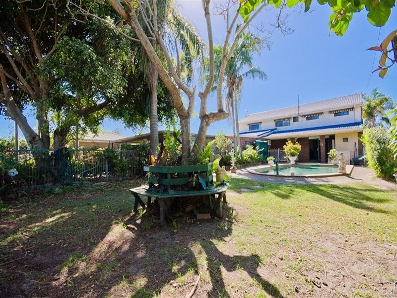 35 Bermuda Street, Broadbeach Waters QLD 4218