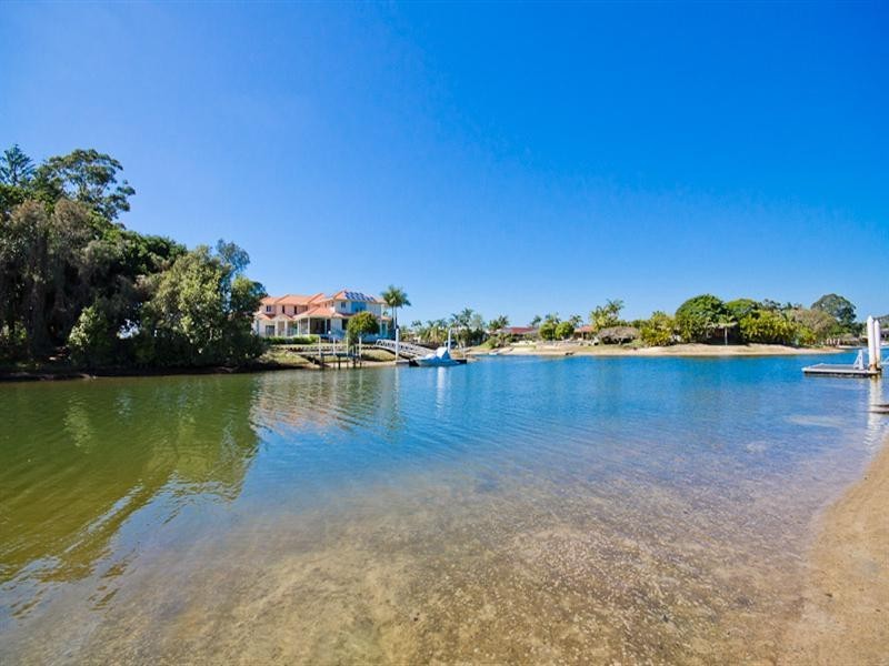 35 Bermuda Street, Broadbeach Waters QLD 4218