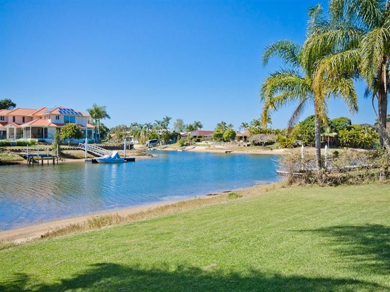 35 Bermuda Street, Broadbeach Waters QLD 4218