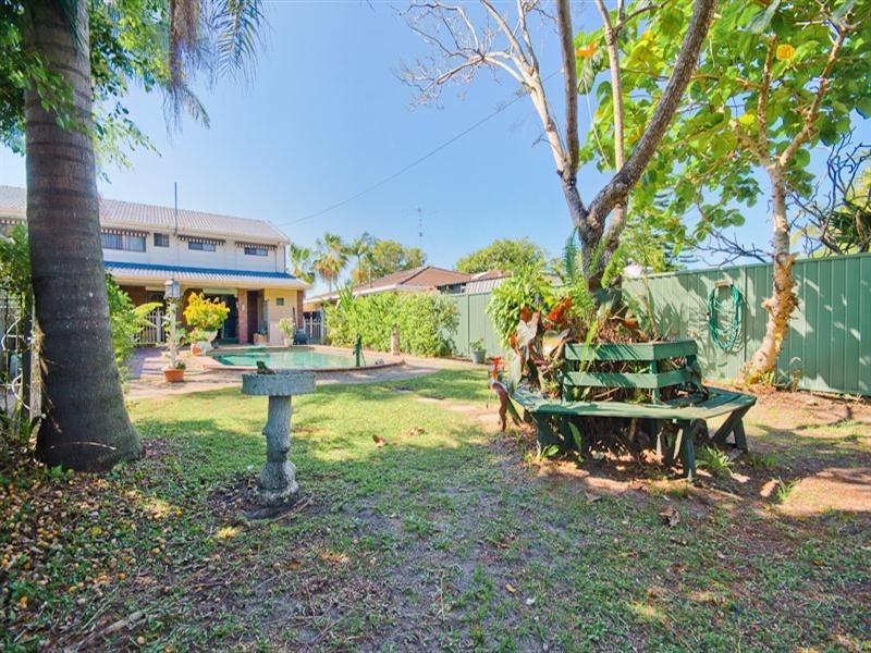 35 Bermuda Street, Broadbeach Waters QLD 4218