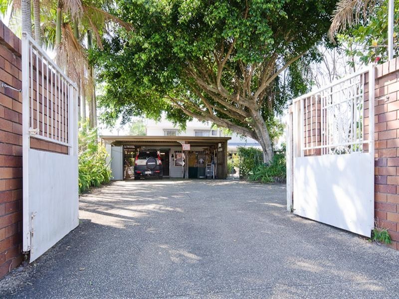 35 Bermuda Street, Broadbeach Waters QLD 4218