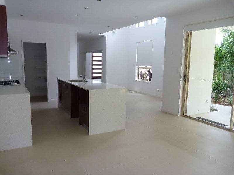 6008B The Boulevade, Benowa QLD 4217