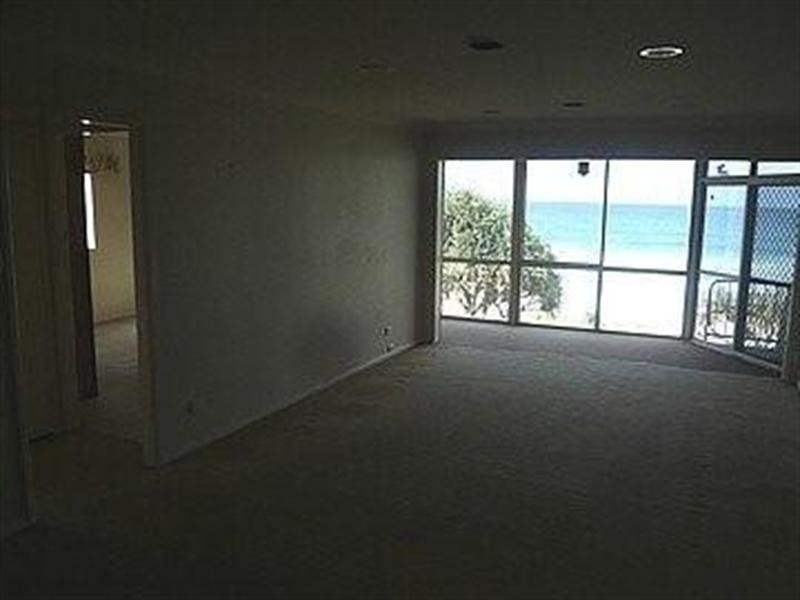 3/2A Twenty First Avenue, Palm Beach QLD 4221