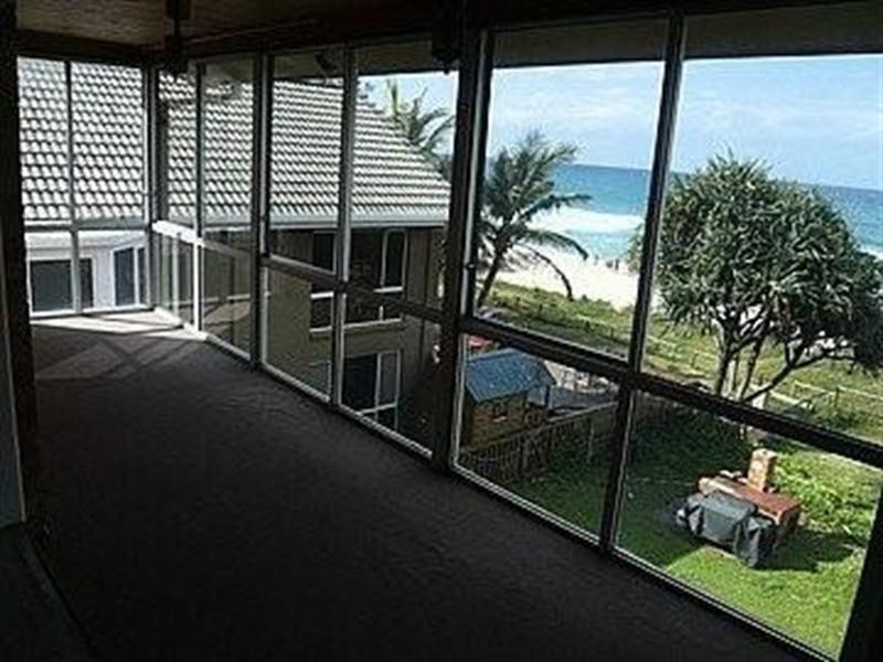 3/2A Twenty First Avenue, Palm Beach QLD 4221