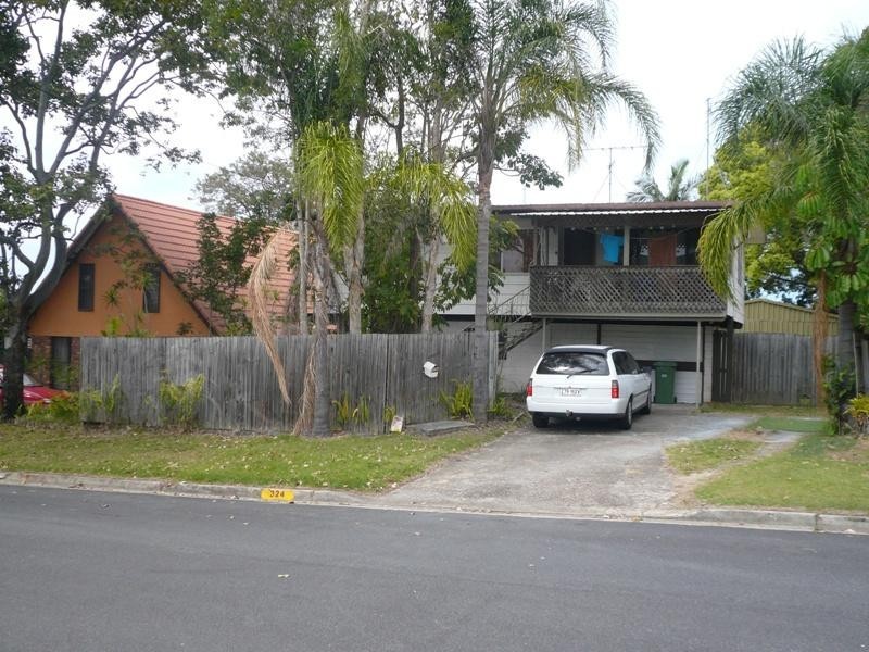 324 Government Road, Labrador QLD 4215