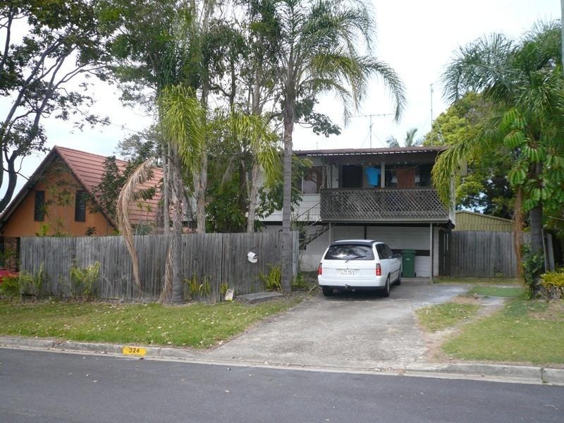 324 Government Road, Labrador QLD 4215