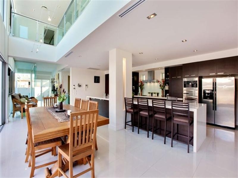 8 Alfred Street, Mermaid Beach QLD 4218