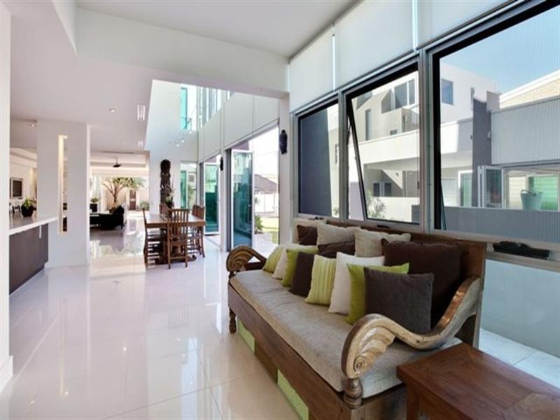 8 Alfred Street, Mermaid Beach QLD 4218