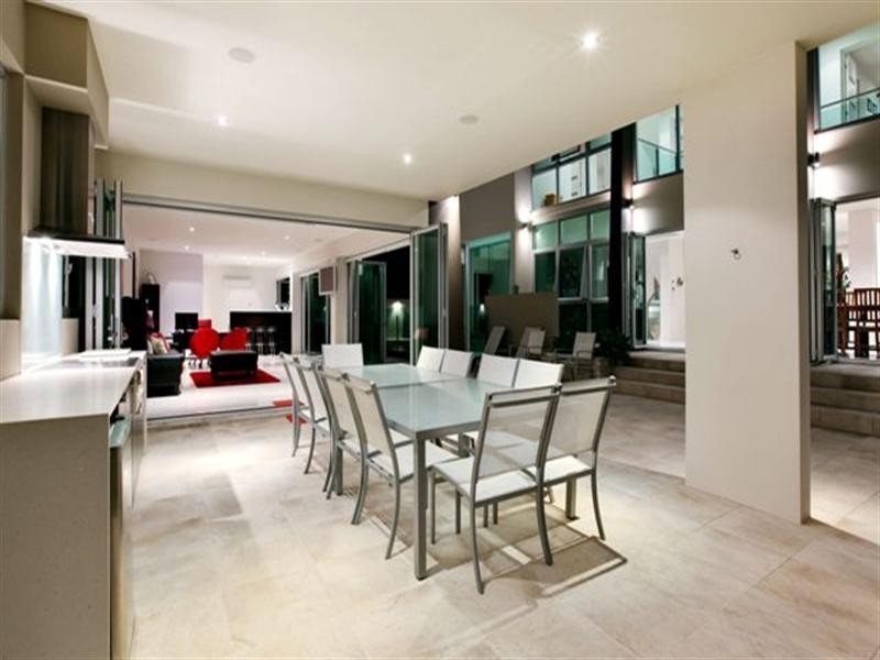 8 Alfred Street, Mermaid Beach QLD 4218