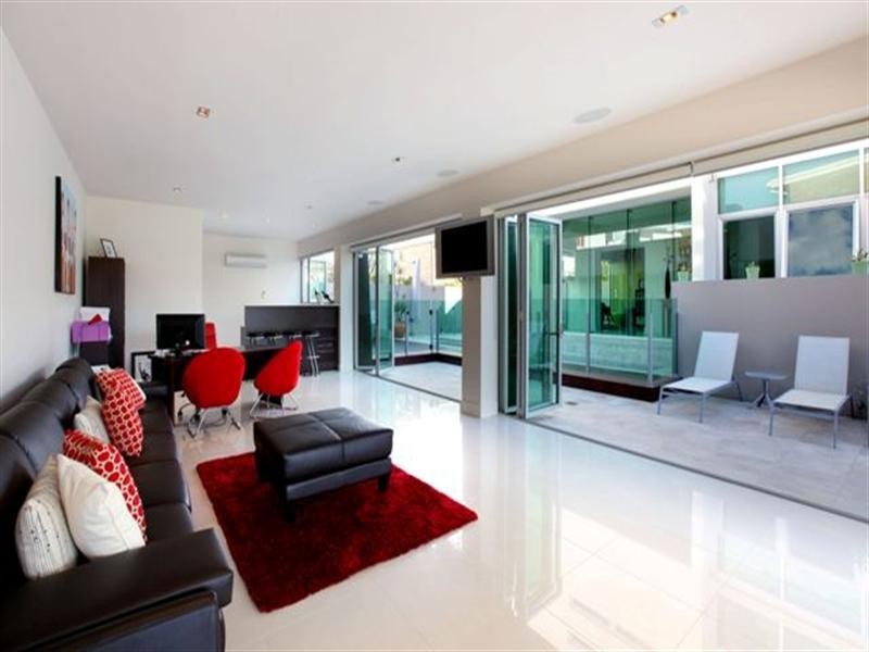 8 Alfred Street, Mermaid Beach QLD 4218