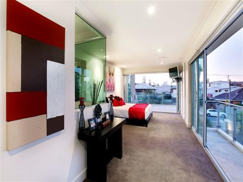 8 Alfred Street, Mermaid Beach QLD 4218