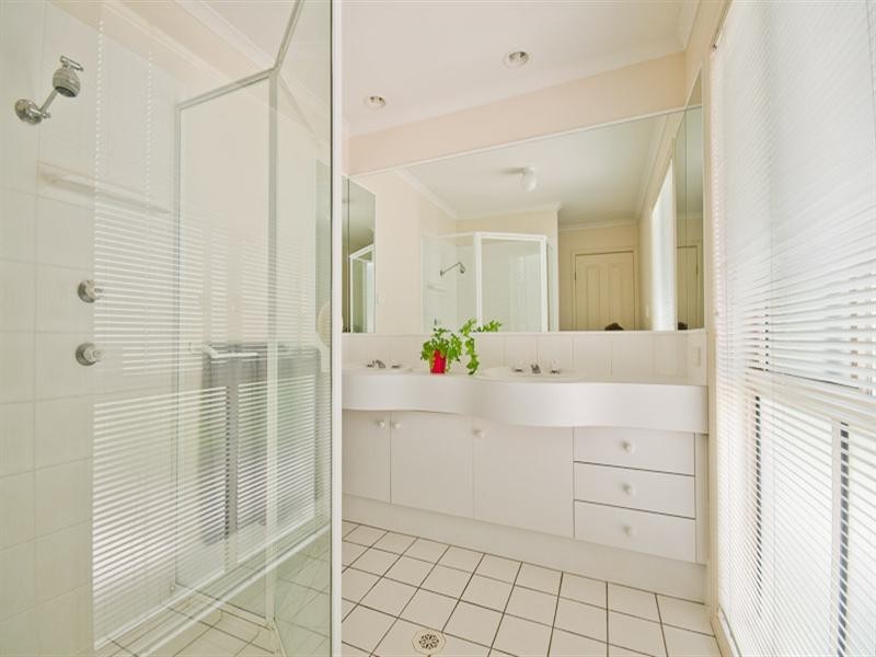 26 Maltravers Drive, Arundel QLD 4214