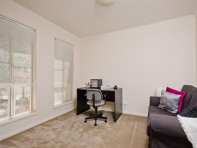 26 Maltravers Drive, Arundel QLD 4214