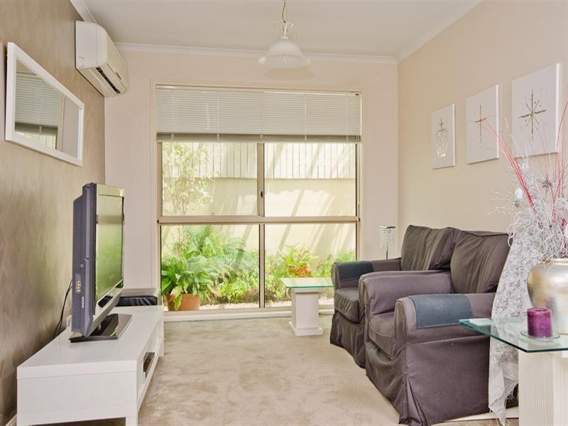 26 Maltravers Drive, Arundel QLD 4214