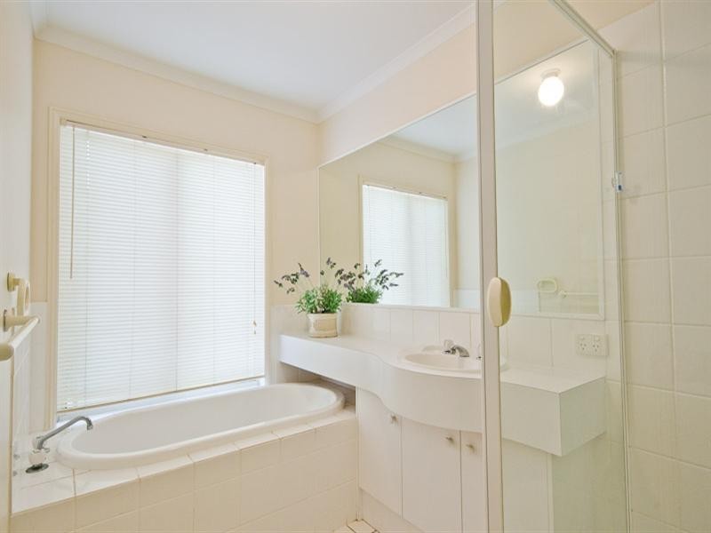 26 Maltravers Drive, Arundel QLD 4214