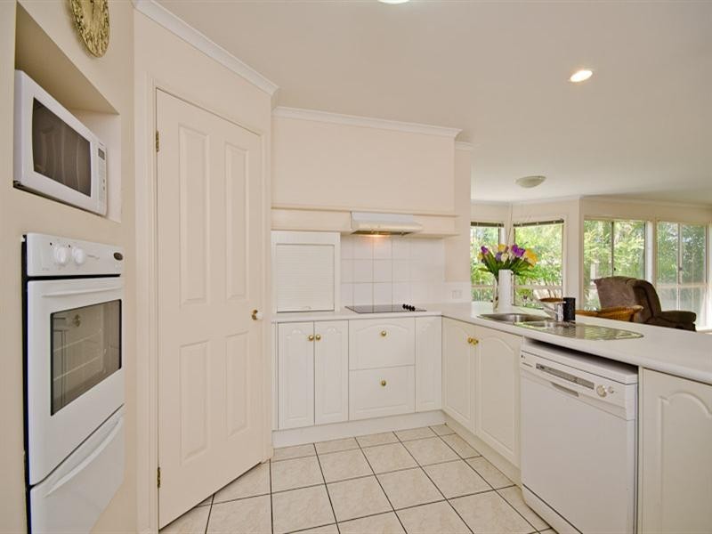 26 Maltravers Drive, Arundel QLD 4214