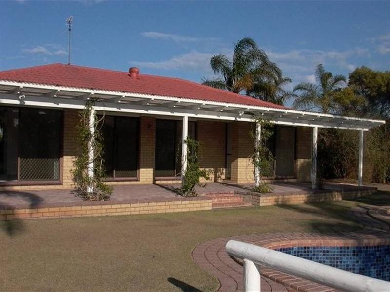 4 Cocos Crescent, Broadbeach Waters QLD 4218