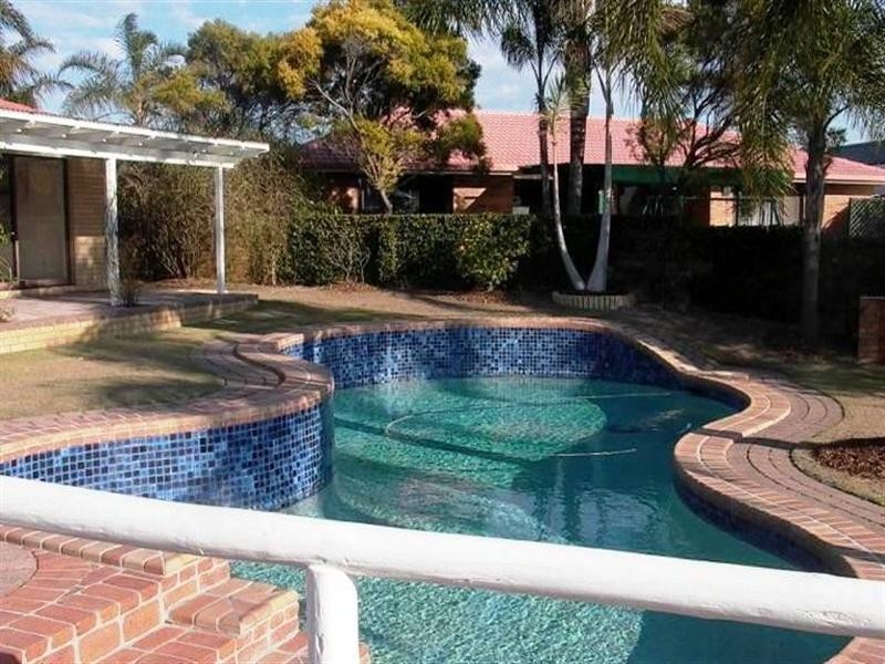 4 Cocos Crescent, Broadbeach Waters QLD 4218