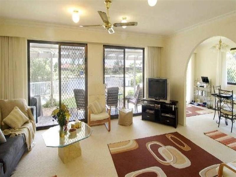 4 Cocos Crescent, Broadbeach Waters QLD 4218