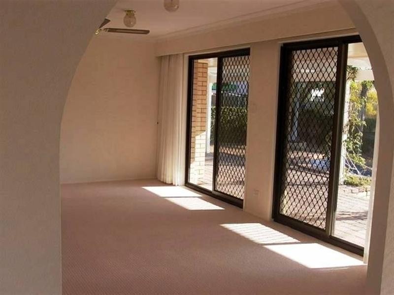 4 Cocos Crescent, Broadbeach Waters QLD 4218