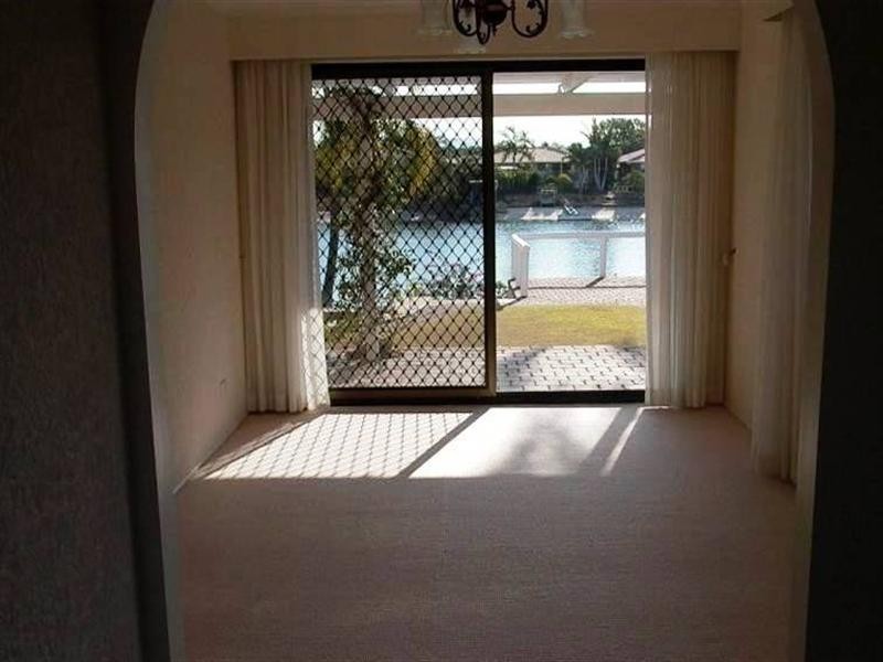 4 Cocos Crescent, Broadbeach Waters QLD 4218