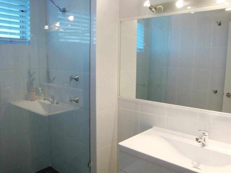 5/111 Rio Vista Boulevade, Broadbeach Waters QLD 4218