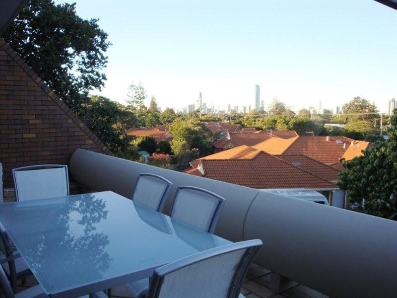 5/111 Rio Vista Boulevade, Broadbeach Waters QLD 4218