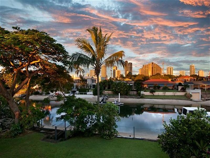 10 Winterhaven Key, Broadbeach Waters QLD 4218
