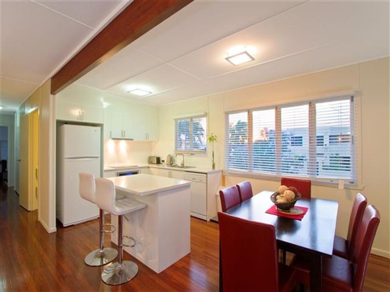 10 Winterhaven Key, Broadbeach Waters QLD 4218