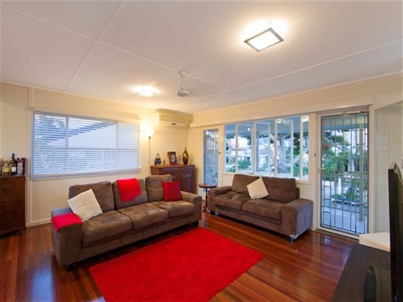 10 Winterhaven Key, Broadbeach Waters QLD 4218