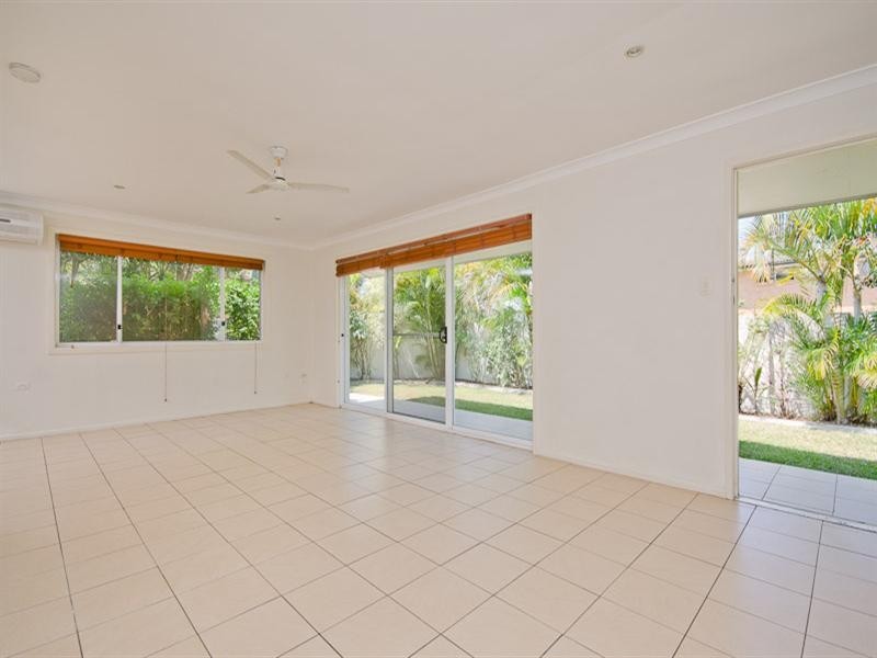 162 Monaco Street, Broadbeach Waters QLD 4218