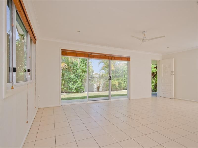 162 Monaco Street, Broadbeach Waters QLD 4218