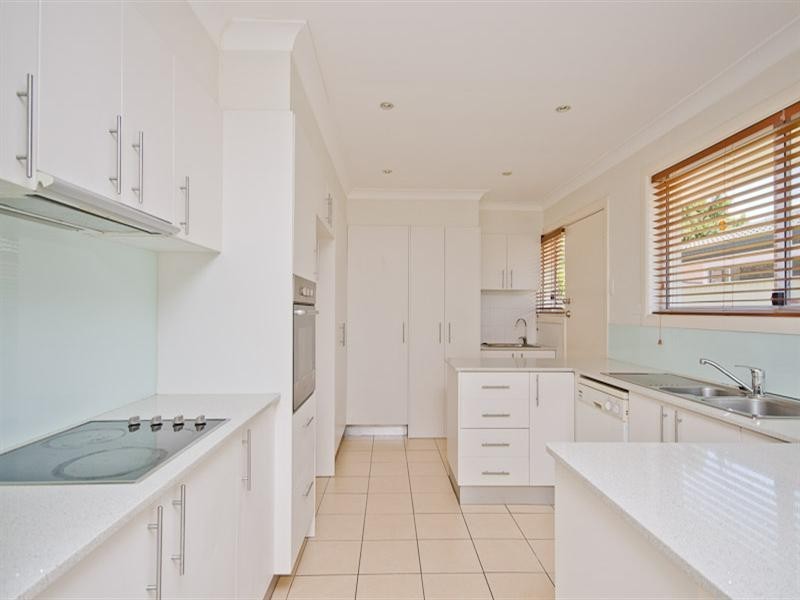 162 Monaco Street, Broadbeach Waters QLD 4218