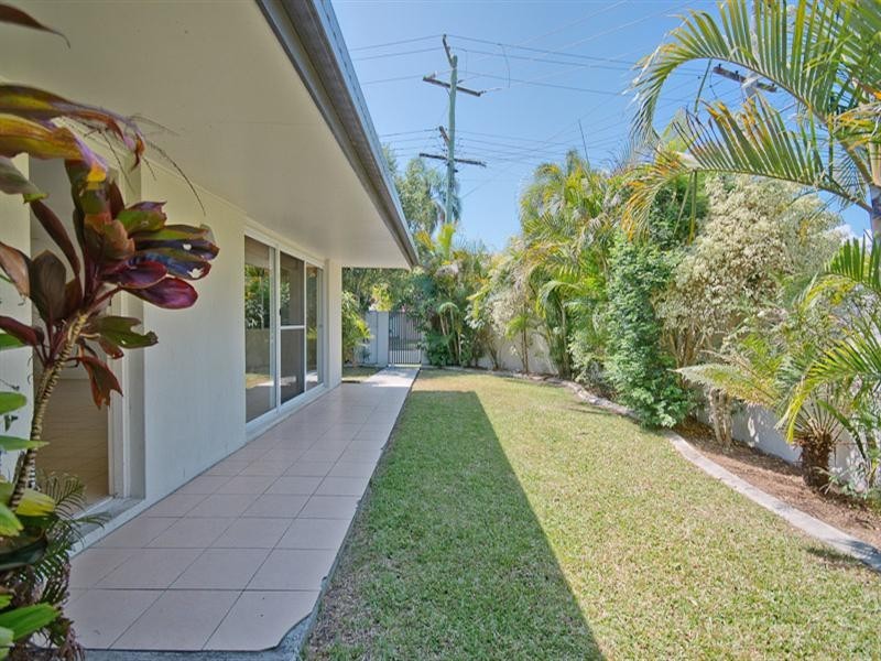 162 Monaco Street, Broadbeach Waters QLD 4218