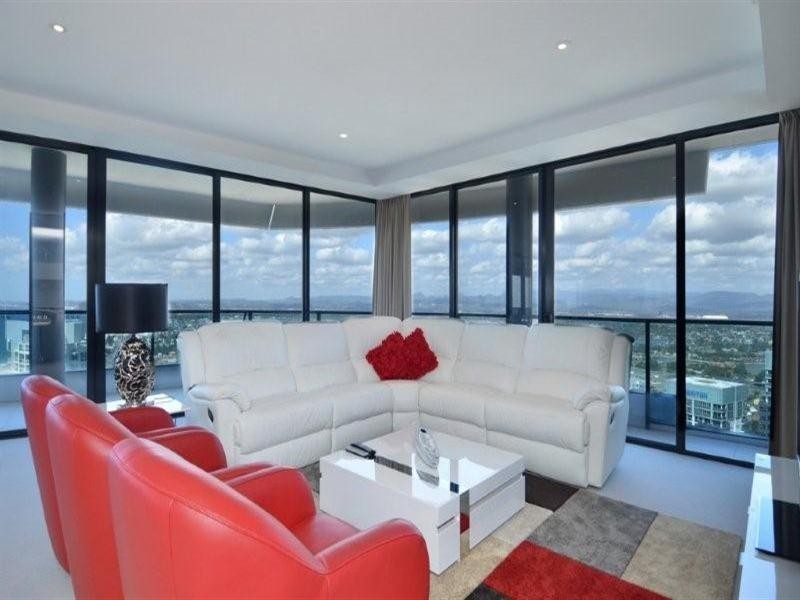 3704 Oracle Charles Avenue, Broadbeach QLD 4218