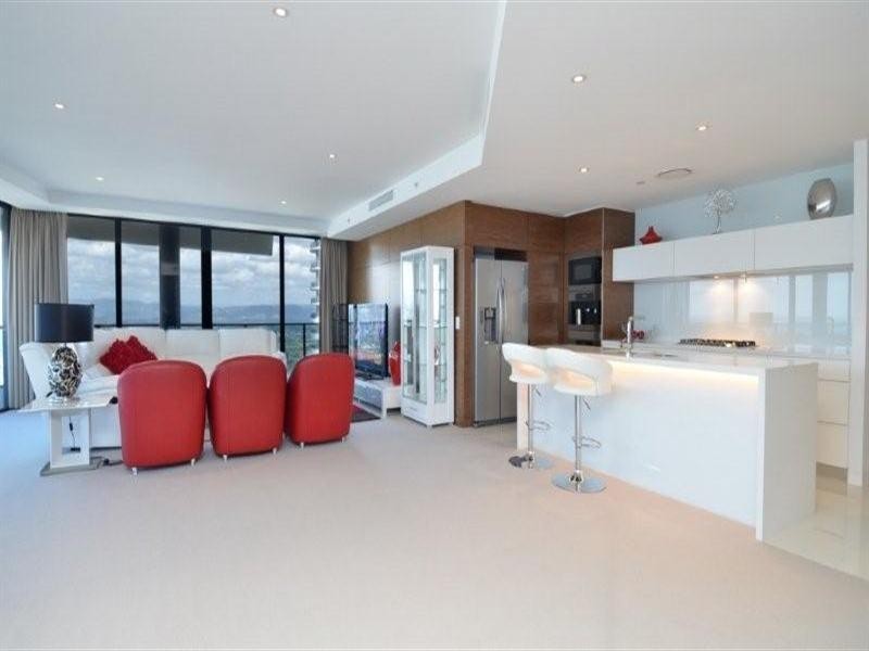 3704 Oracle Charles Avenue, Broadbeach QLD 4218