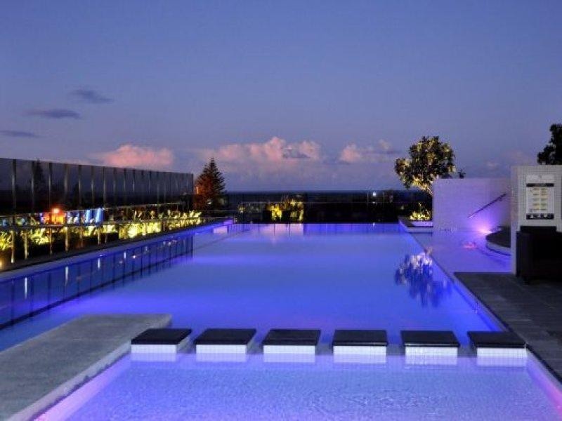 3704 Oracle Charles Avenue, Broadbeach QLD 4218