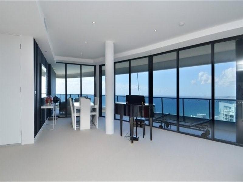 3704 Oracle Charles Avenue, Broadbeach QLD 4218