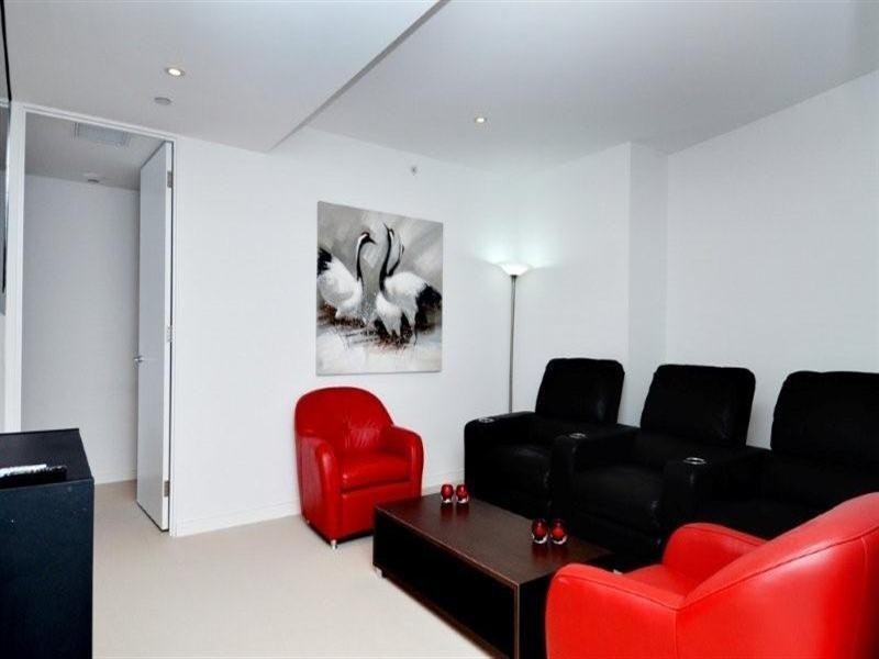 3704 Oracle Charles Avenue, Broadbeach QLD 4218