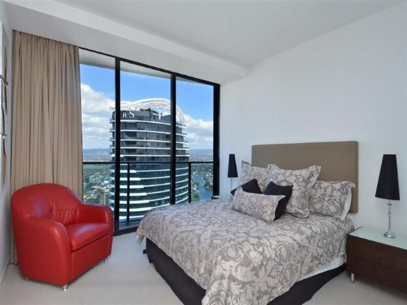 3704 Oracle Charles Avenue, Broadbeach QLD 4218