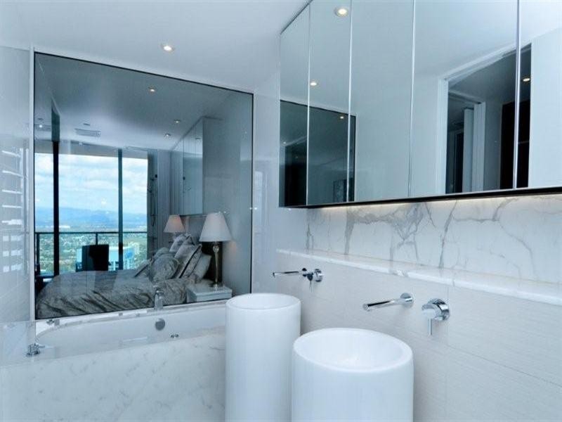 3704 Oracle Charles Avenue, Broadbeach QLD 4218