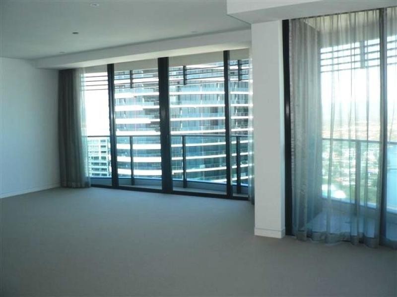 3401 Oracle Boulevard, Broadbeach QLD 4218