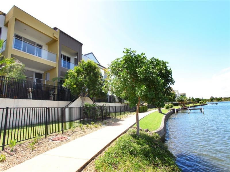 3/5056 Emerald Island Drive, Carrara QLD 4211