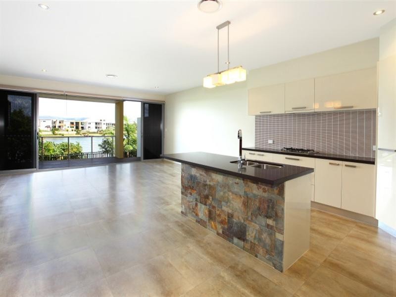 3/5056 Emerald Island Drive, Carrara QLD 4211