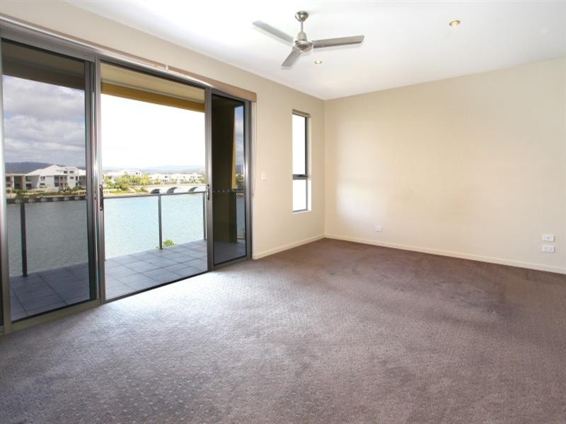 3/5056 Emerald Island Drive, Carrara QLD 4211